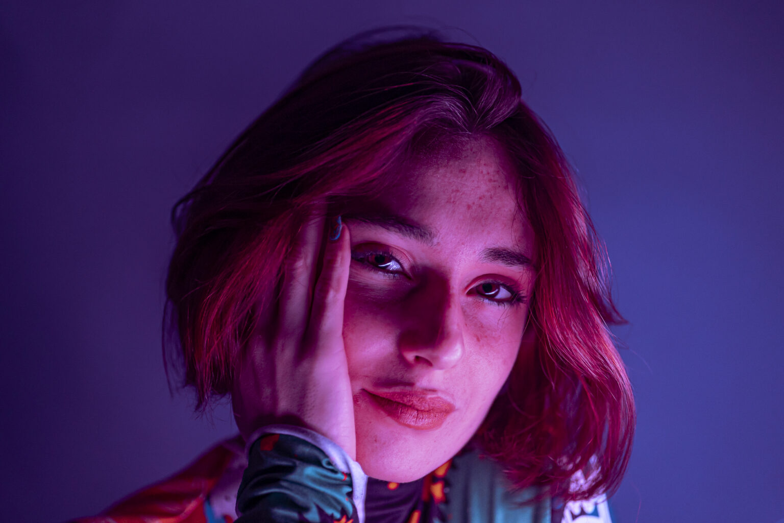 Ritratto primo piano di ragazza con i capelli rossi - Foto di Ivan D'Amico Fotografo Vado Ligure